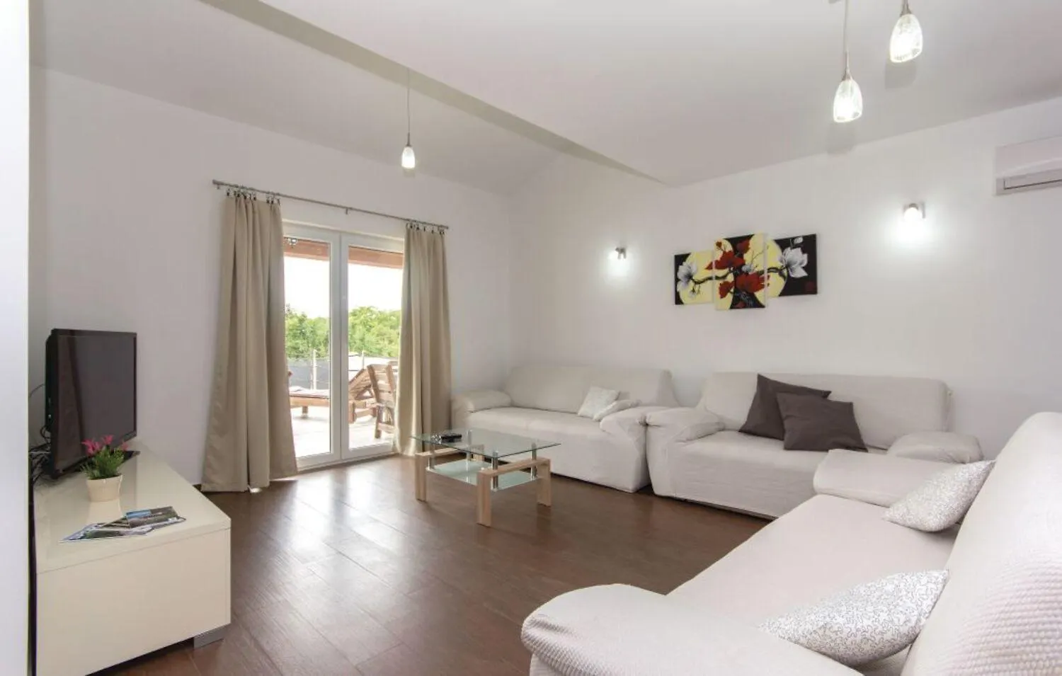 Casa Filipana For 8 People Near Pula With Volleyball Pitch And Children Playground